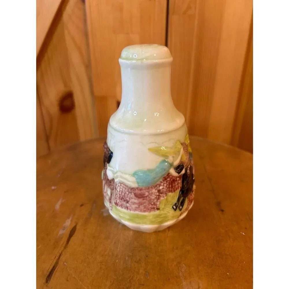 Vintage Porcelain Relief Design Salt Shaker Read (5009)